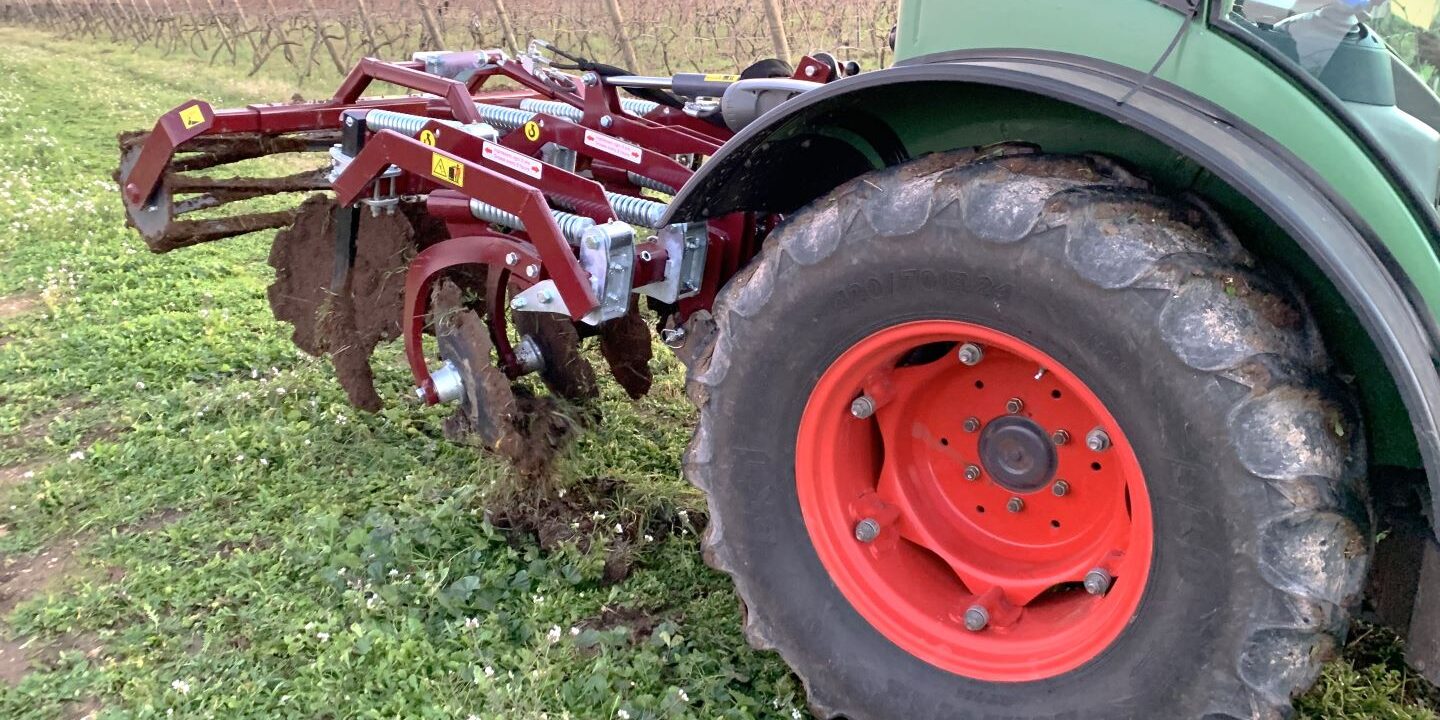 Dettaglio careggiata DISK CULT allineata a quella del trattore Fendt