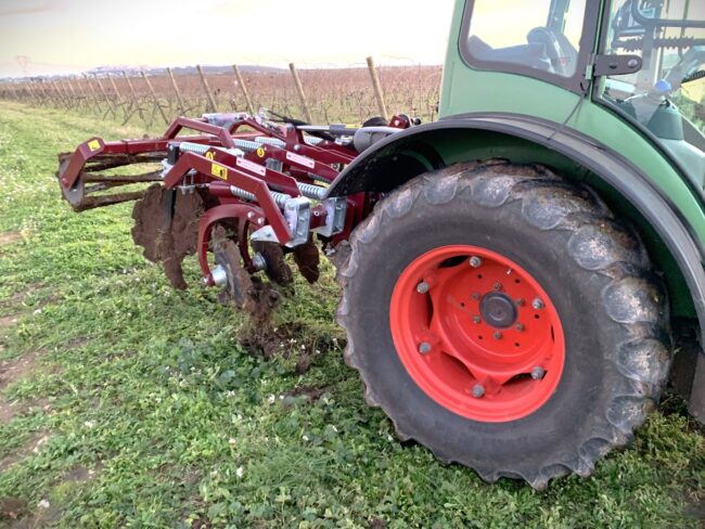 Dettaglio careggiata DISK CULT allineata a quella del trattore Fendt